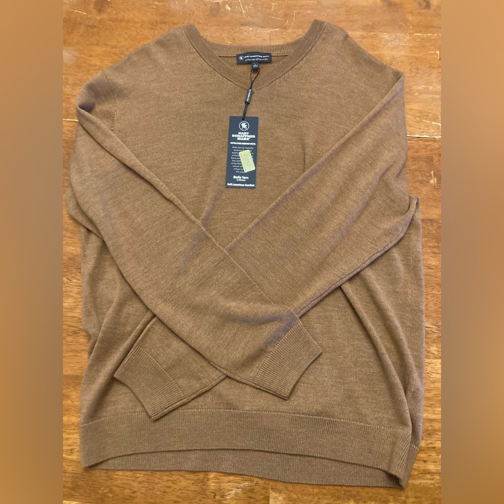 Hart Schaffner Marx, extra fine Marino wool sweater, V-neck light brown NWT.